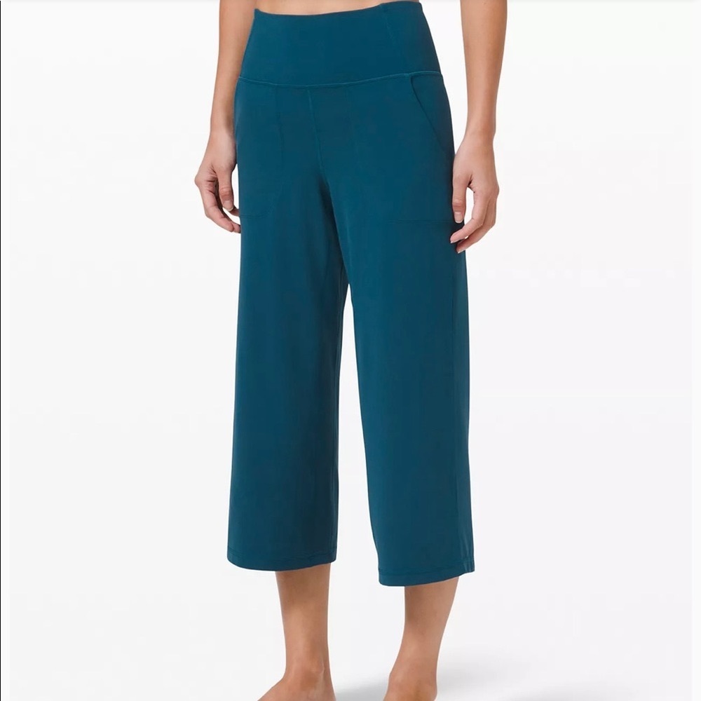 Lululemon Align Super High Rise Cropped Wide Legs 23”